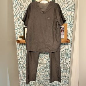 Gray men’s figs scrub set